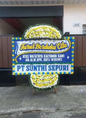 Papan Bunga Duka di Pagar Jati